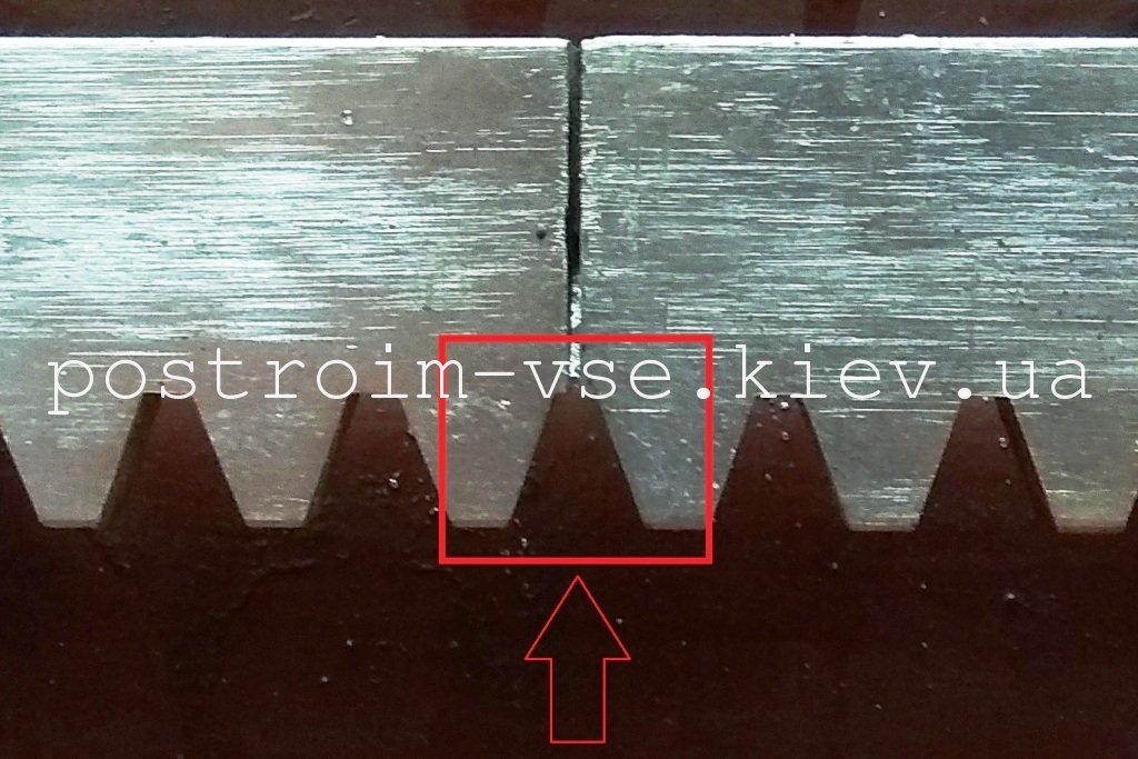 Монтаж зубчатой рейки для откатных ворот. ФОТО